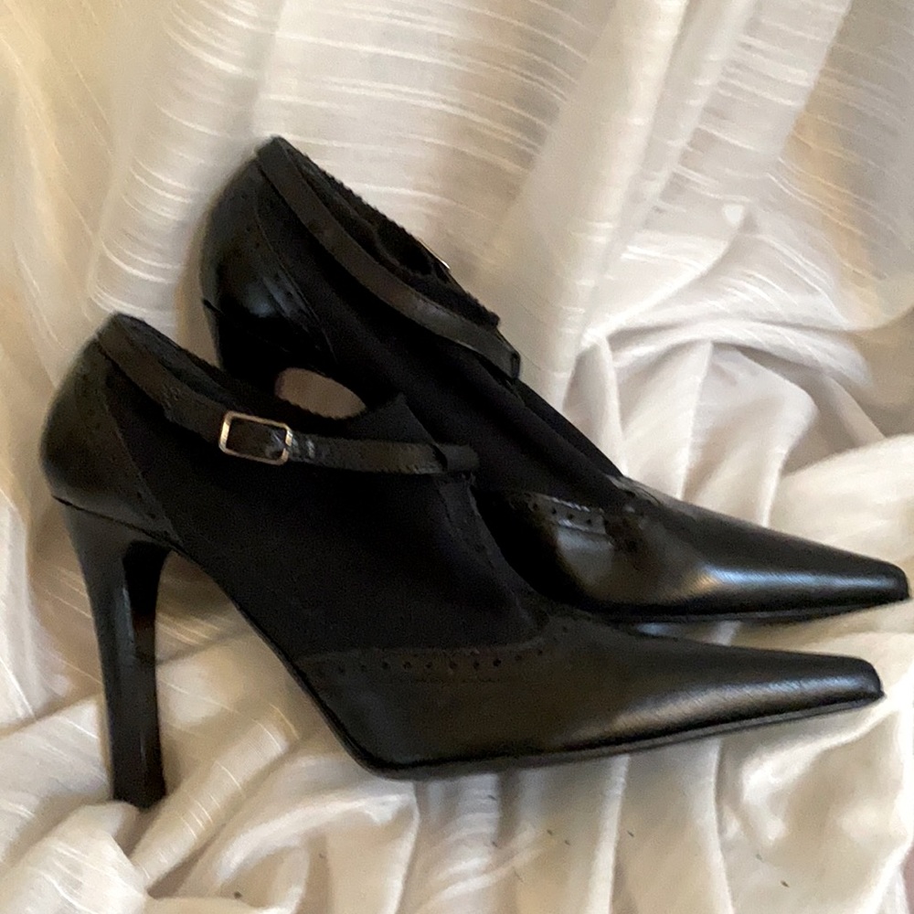Stretch and leather stiletto t strap